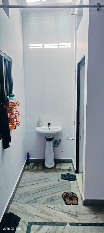 Furnished Amenities in 2 BHK Independent House at Gomti Nagar – for Rent