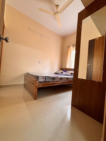 Furnished Amenities in 1 BHK Apartment at Indiranagar – for Rent