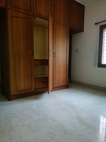 Room in 3 BHK Apartment at Domlur – for Rent