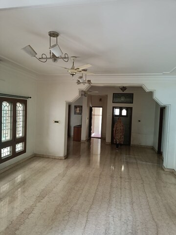 Room in 3 BHK Apartment at Domlur – for Rent