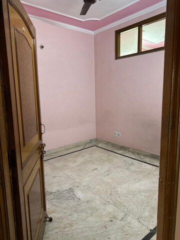 Room in 2.5 BHK Builder Floor at Ashok Nagar – for Rent
