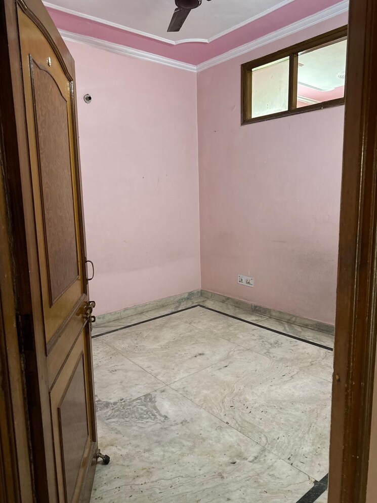 Room, ashok nagar 2.5 Bedroom 900 Sq.Ft. Builder Floor In Ashok Nagar Delhi 8623424