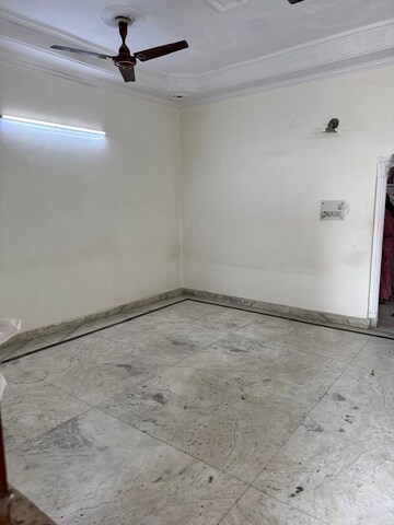 Room in 2.5 BHK Builder Floor at Ashok Nagar – for Rent