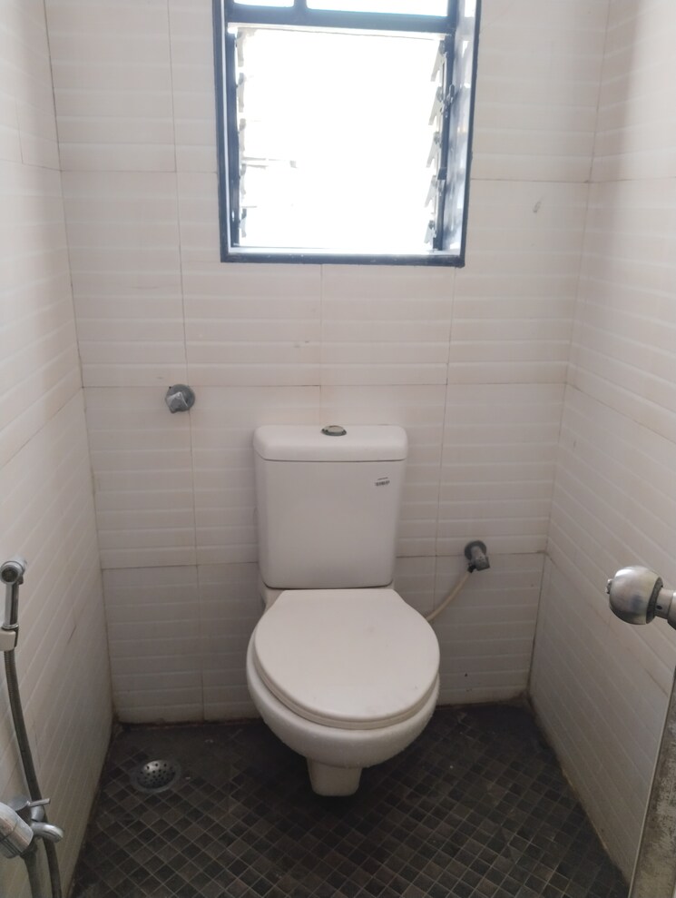 Bathroom, haware-nirmiti 2 Bedroom 820 Sq.Ft. Apartment In Kamothe Navi Mumbai 8623465