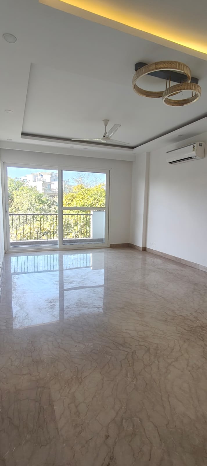 4 BHK + Servant Room Apartment For Sale in Unitech Heritage City