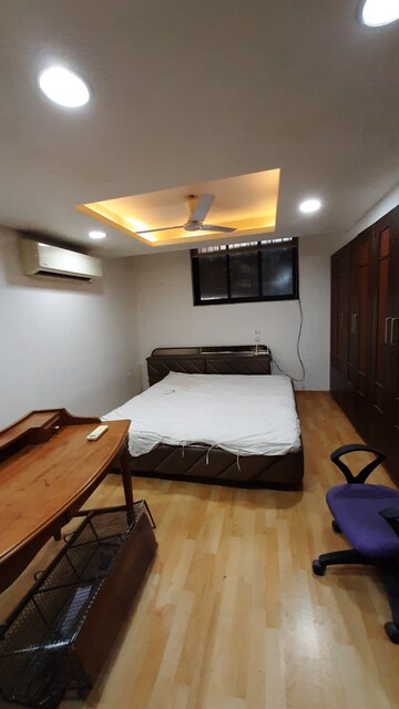 Room in 3 BHK Apartment at Satellite – for Rent