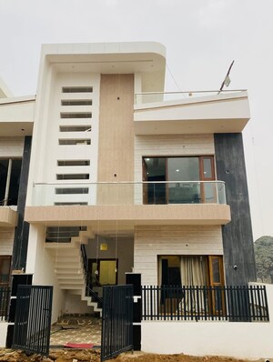 3 BHK Independent House For Sale in Sector 123