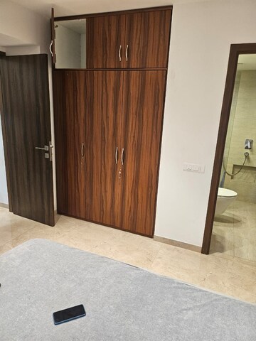Room in 1 BHK Apartment at Hiranandani Regent Hill, Powai – for Rent