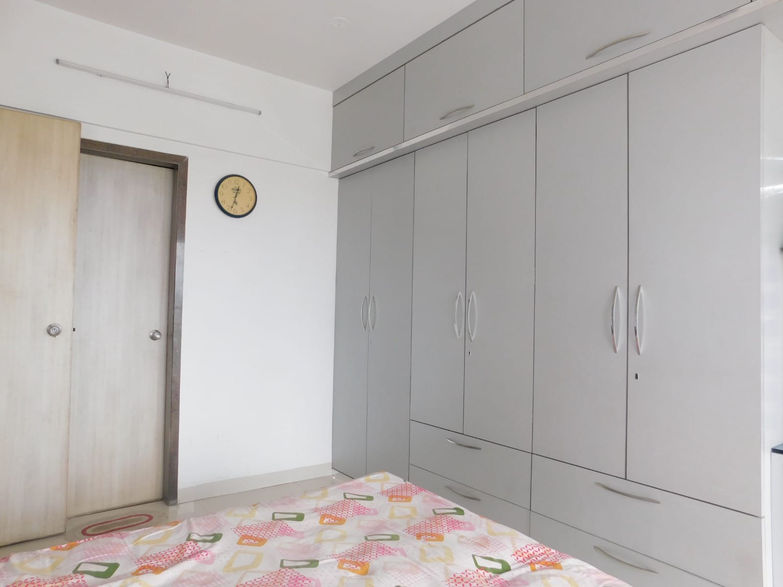 3 BHK 1100 Sq.Ft. Apartment in Garden Court Building