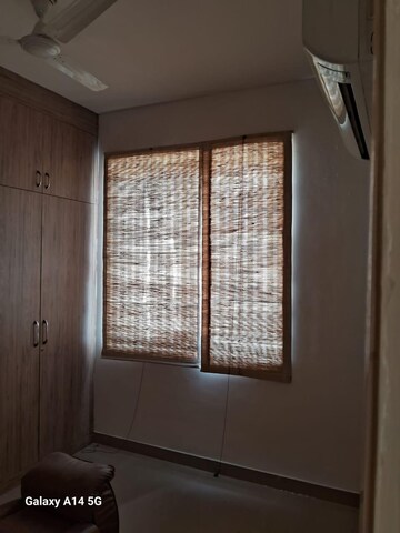Room in 2 BHK Apartment at Mapsko Paradise, Sector 83 – for Rent
