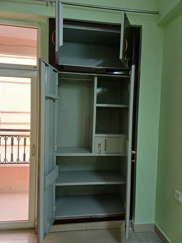 Room in 3 BHK Villa at Omicron I Greater Noida – for Rent