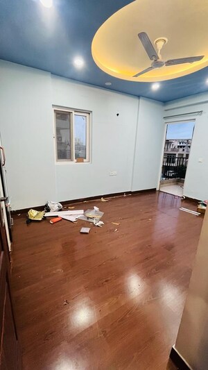 Room in 2 BHK Apartment at Mapsko Paradise, Sector 83 – for Sale