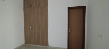 Room in 2 BHK Apartment at Mapsko Paradise, Sector 83 – for Sale