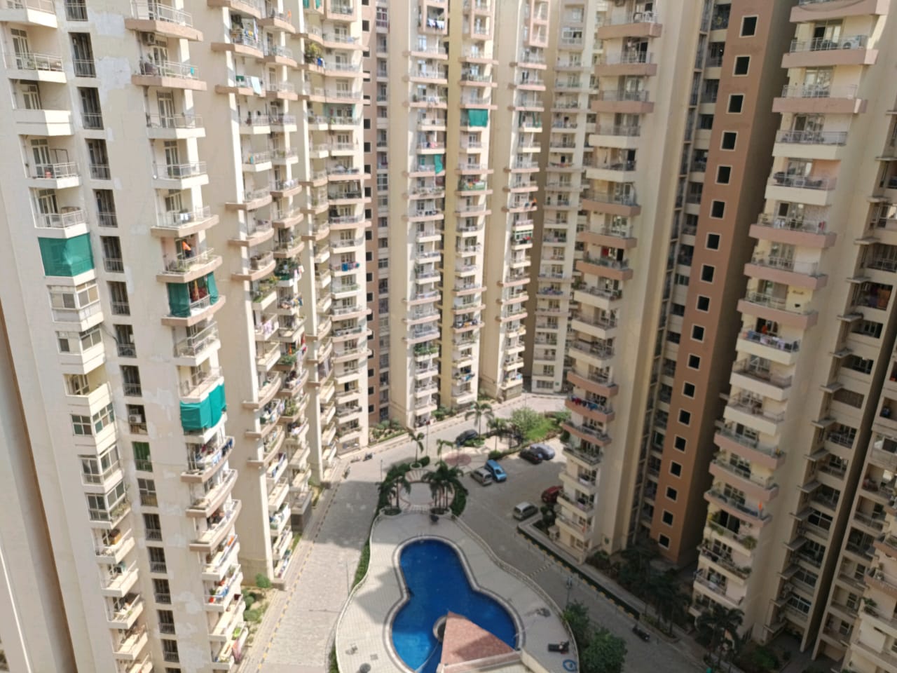 2 BHK + Extra Room Apartment For Rent in Ajnara Homes