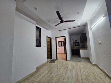 Room in 1 BHK Builder Floor at Saket – for Rent