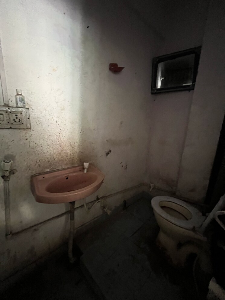 Bathroom, shalimar-apartments-shalimar-garden Commercial Office Space 640 Sq.Ft. In Shalimar Garden Ghaziabad 8623757