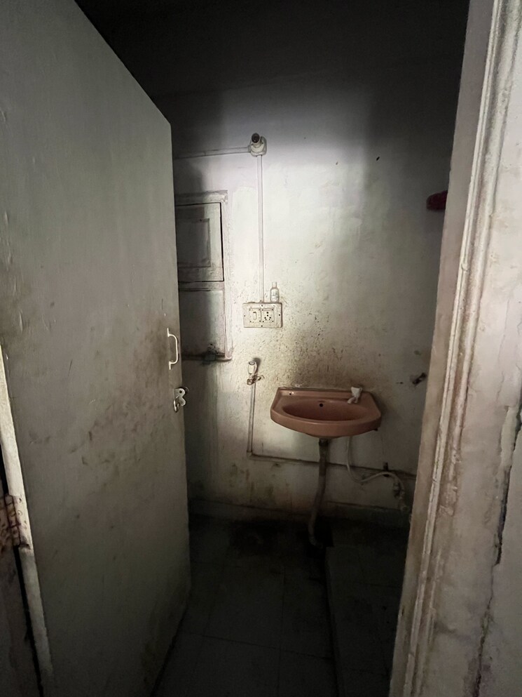 Bathroom, shalimar-apartments-shalimar-garden Commercial Office Space 640 Sq.Ft. In Shalimar Garden Ghaziabad 8623757