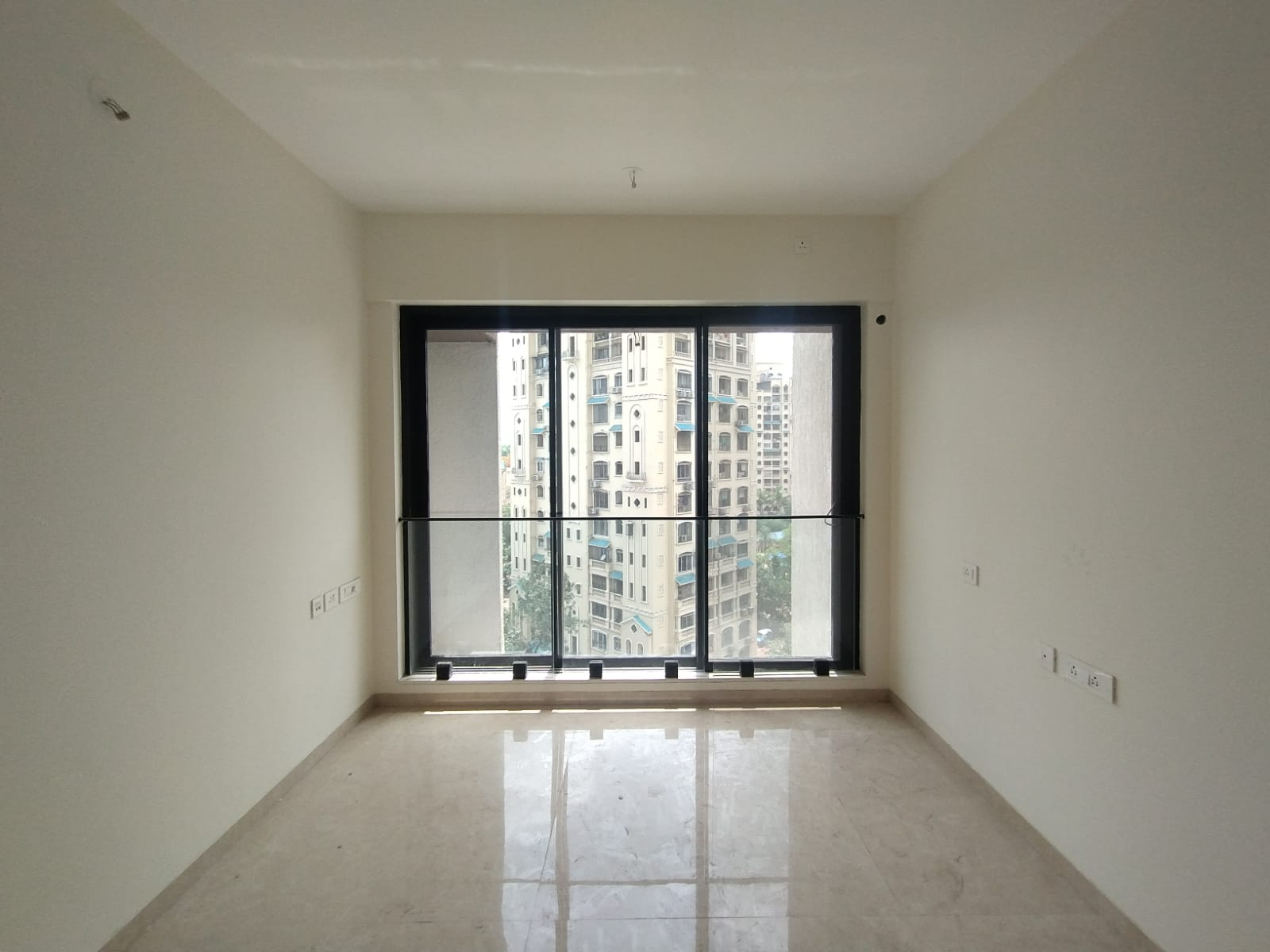 4 BHK + Servant Room,Study Room,Extra Room Apartment For Sale in Dosti Eastern Bay