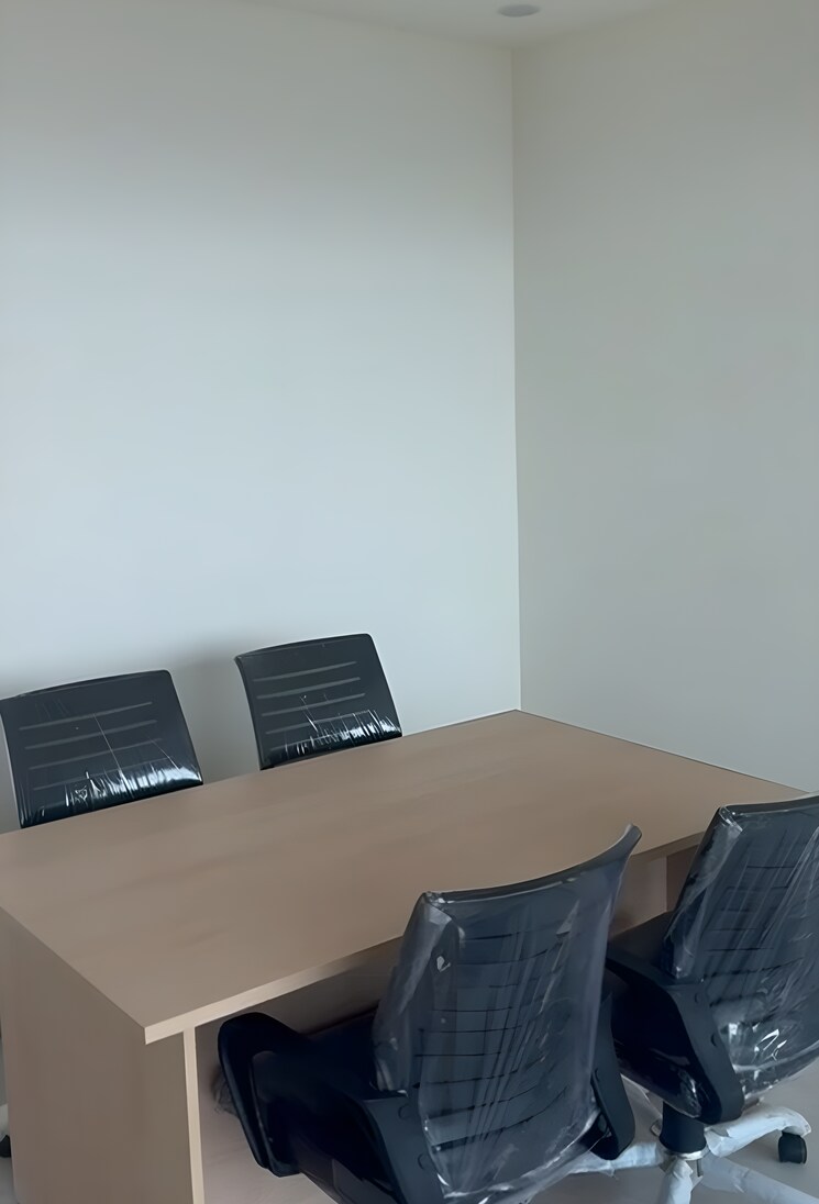 Team Area, wave-one Commercial Office Space 500 Sq.Ft. In Sector 18 Noida 8623778