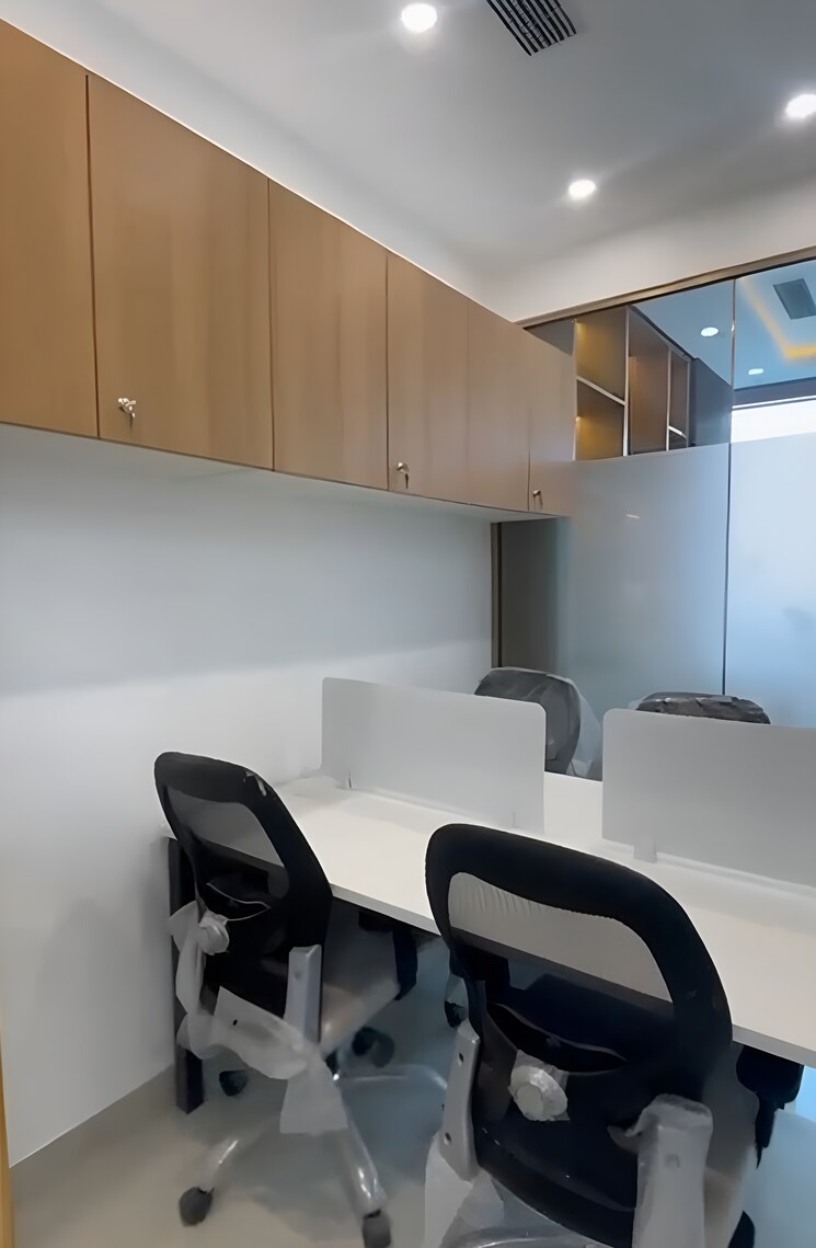 Team Area, wave-one Commercial Office Space 500 Sq.Ft. In Sector 18 Noida 8623778