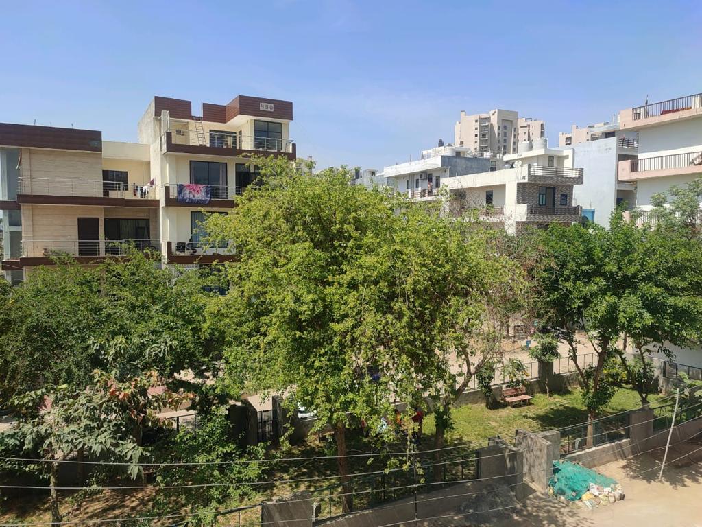 Plot For Sale in Sushant Lok 3