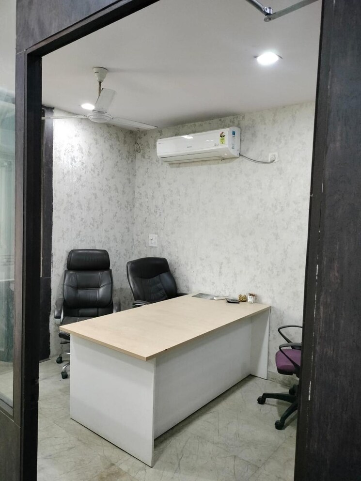 Floor Plan, sector 63 Commercial Office Space 2500 Sq.Ft. In Sector 63 Noida 8623858