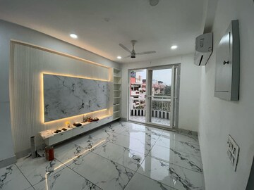 Team Area in 3 BHK Builder Floor at M2K Symphony Floors, Sector 51 – for Rent
