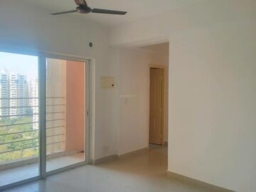 Room in 3 BHK Apartment at Paras Tierea, Sector 137 – for Sale