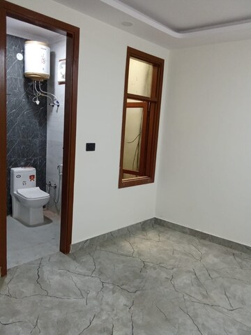 Room in 3 BHK Builder Floor at Govindpuri – for Sale