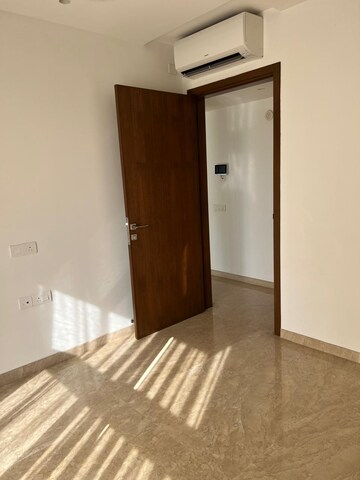 Room in 2 BHK Apartment at Hiranandani Castle Rock, Powai – for Rent