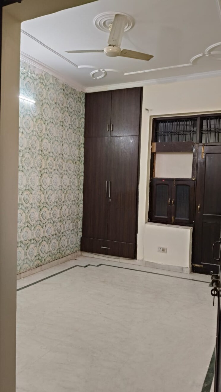 Room, sector 15 3 Bedroom 3150 Sq.Ft. Independent House In Sector 15 Faridabad 8623966