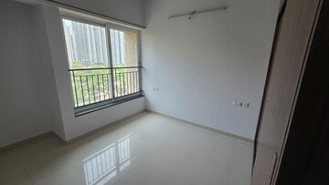 Room in 2 BHK Apartment at Piramal Vaikunth, Balkum Pada – for Rent