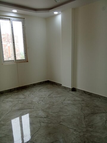 Room in 3 BHK Builder Floor at Govindpuri – for Rent