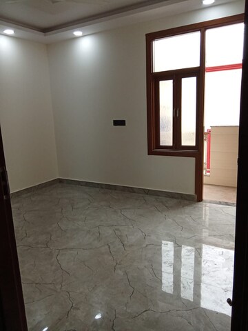 Room in 3 BHK Builder Floor at Govindpuri – for Rent