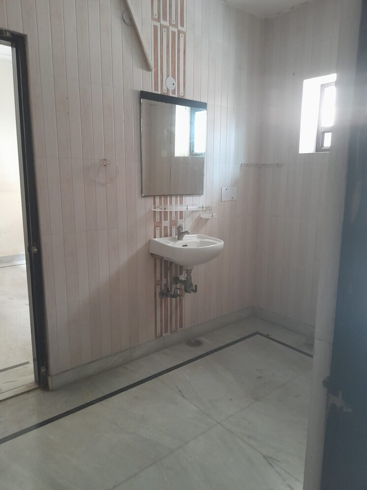 Bathroom, sector 16 2 Bedroom 1220 Sq.Ft. Independent House In Sector 16 Faridabad 8623989
