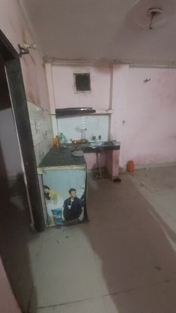 Kitchen in 2.5 BHK Apartment at Mayur Vihar – for Rent