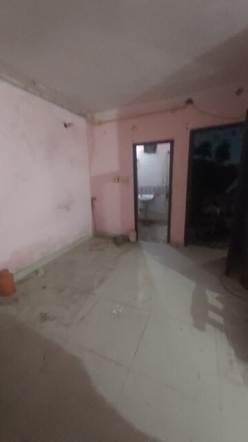 Room in 2.5 BHK Apartment at Mayur Vihar – for Rent