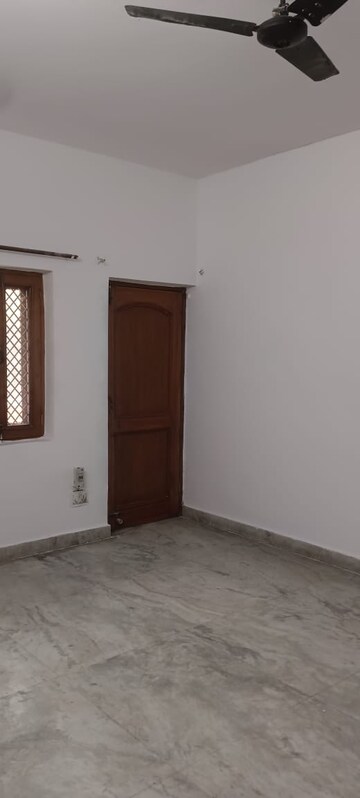 1.5 BHK Independent House For Rent in Sector 16 A