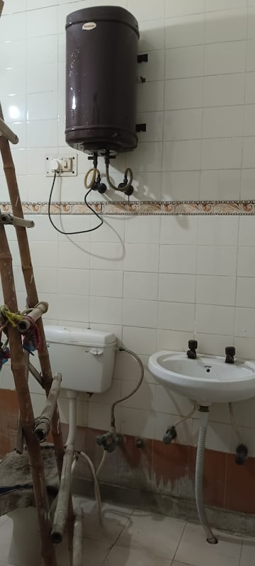 Bathroom in 1.5 BHK Independent House at Sector 16 A – for Rent