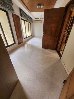 Room in 3 BHK Apartment at Bianca Tower, Andheri West – for Sale