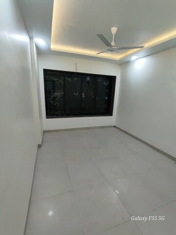 Room in 3 BHK Apartment at Suyog CHS Andheri, Andheri West – for Rent