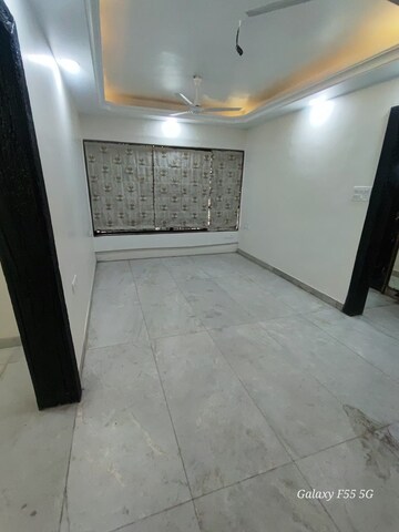 Room in 3 BHK Apartment at Suyog CHS Andheri, Andheri West – for Rent