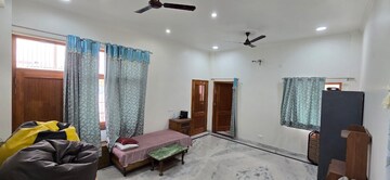 1 BHK Independent House For Rent in Sector 61