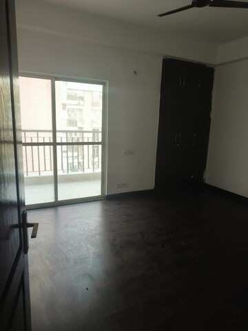 Room in 3 BHK Apartment at Maxblis White House, Sector 75 – for Rent