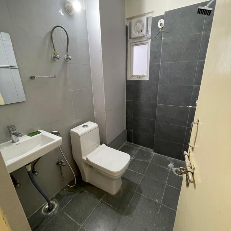 Bathroom, signature-the-serenas 2 Bedroom 614 Sq.Ft. Apartment In Sohna Sector 33 Gurgaon 8624099