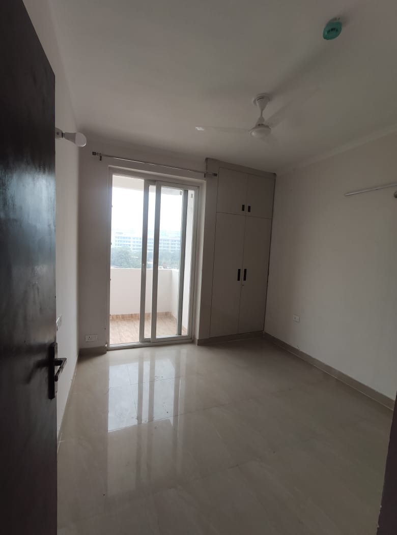 2 BHK + Extra Room Apartment For Rent in RWA Apartments Sector 70