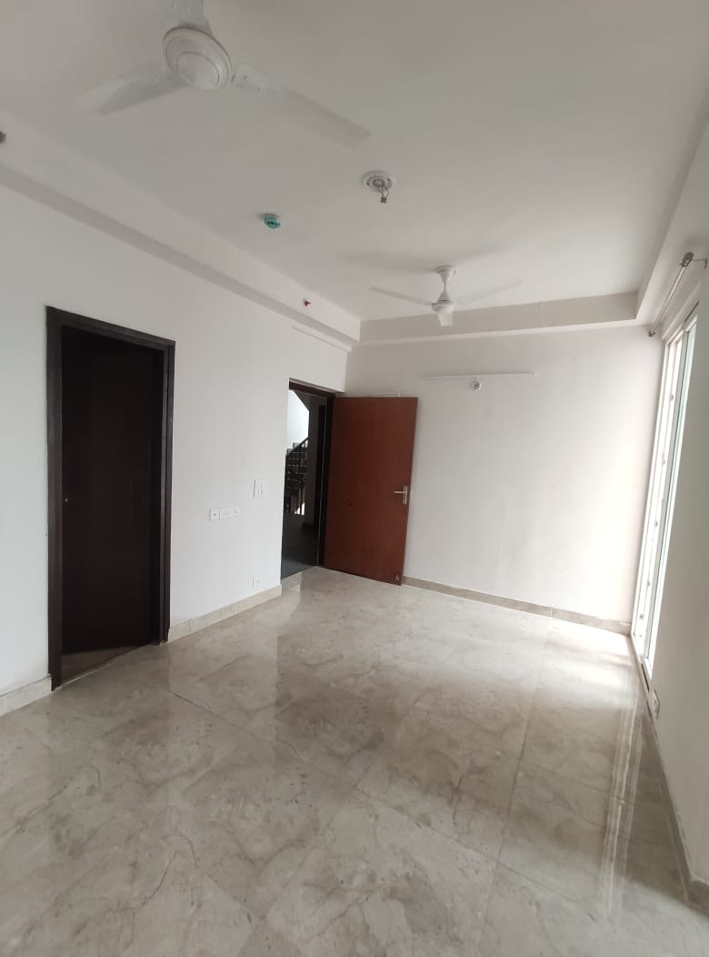 2 BHK + Servant Room Apartment For Rent in RWA Apartments Sector 70