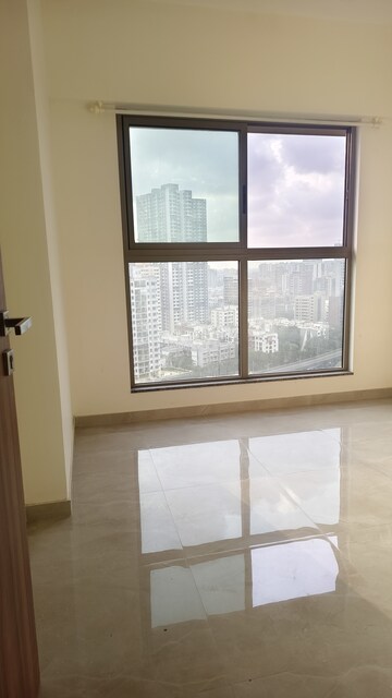 Room in 2 BHK Apartment at Rajesh Raj Infinia, Malad West – for Rent
