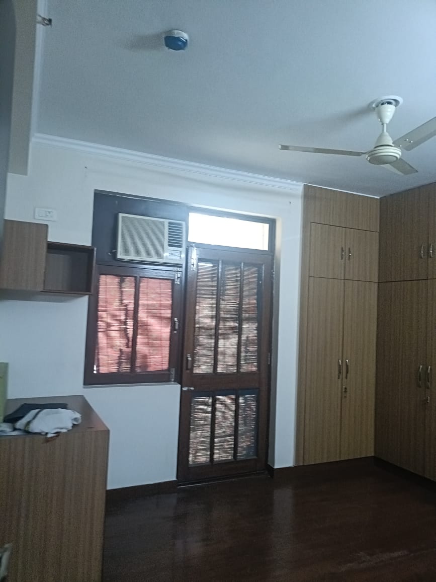 2 BHK + Pooja Room Apartment For Rent in RWA Apartments Sector 71