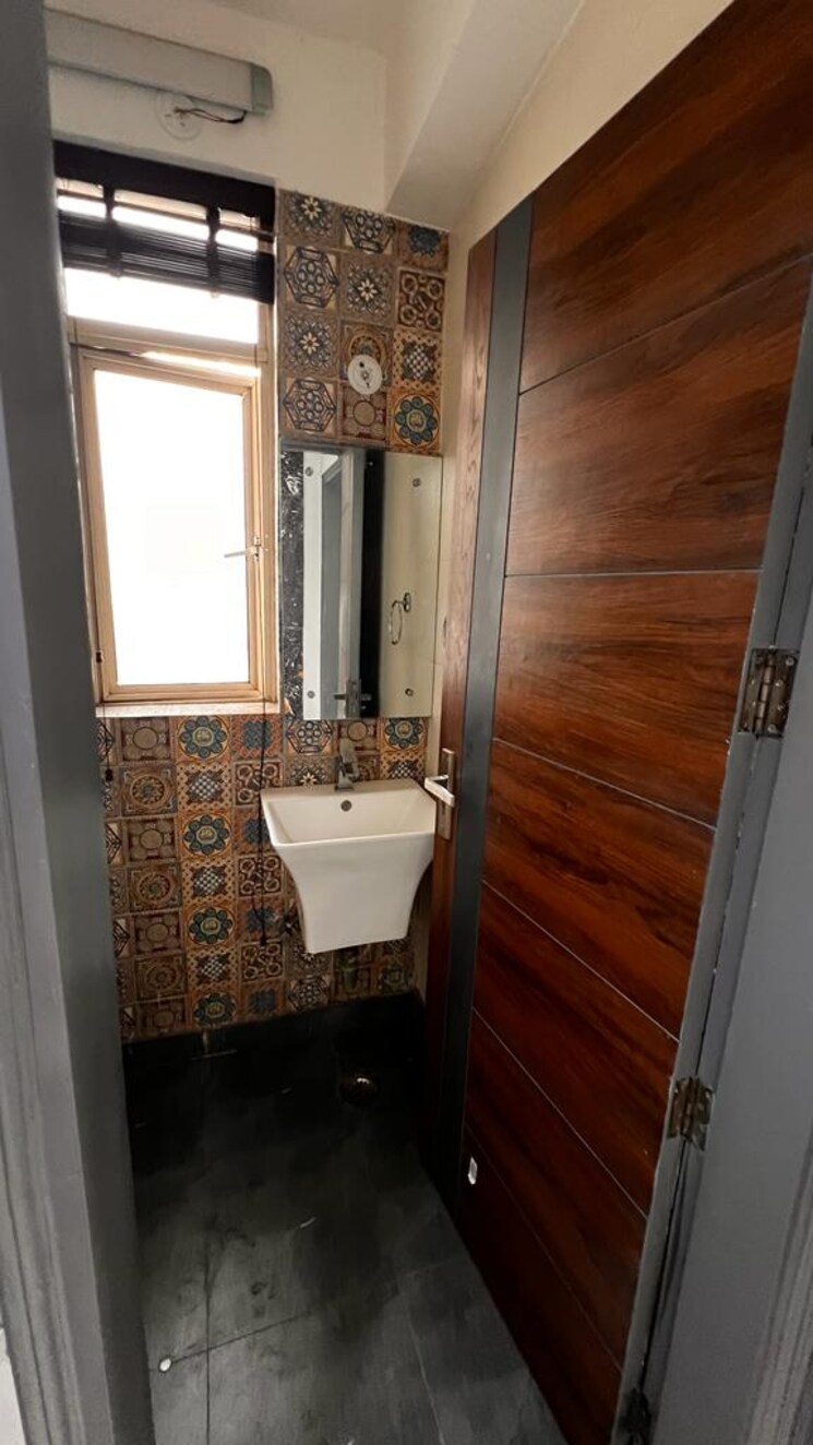 Bathroom, unitech-woodstock-floors 3 Bedroom 1800 Sq.Ft. Apartment In Sector 50 Gurgaon 8624244